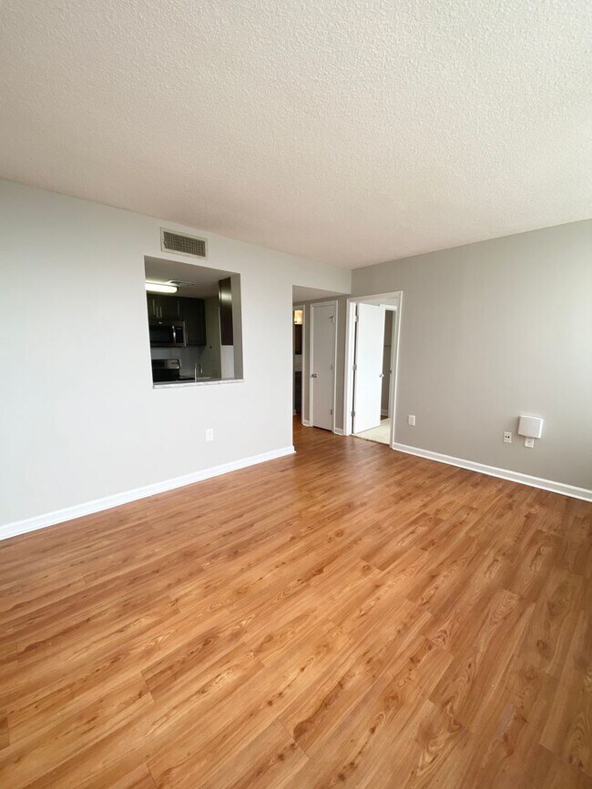 Building Photo - wh703