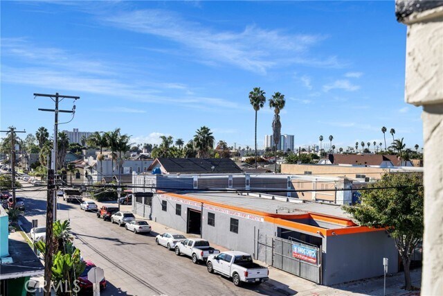 Building Photo - 1827 E 4th St