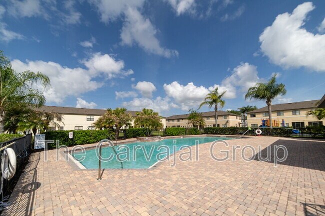 Building Photo - 2210 Seven Oaks Dr