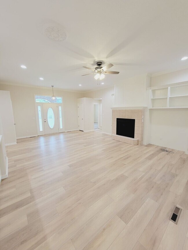 Building Photo - Lots Of New in Marlborough Manor w/ 3 Car Garage