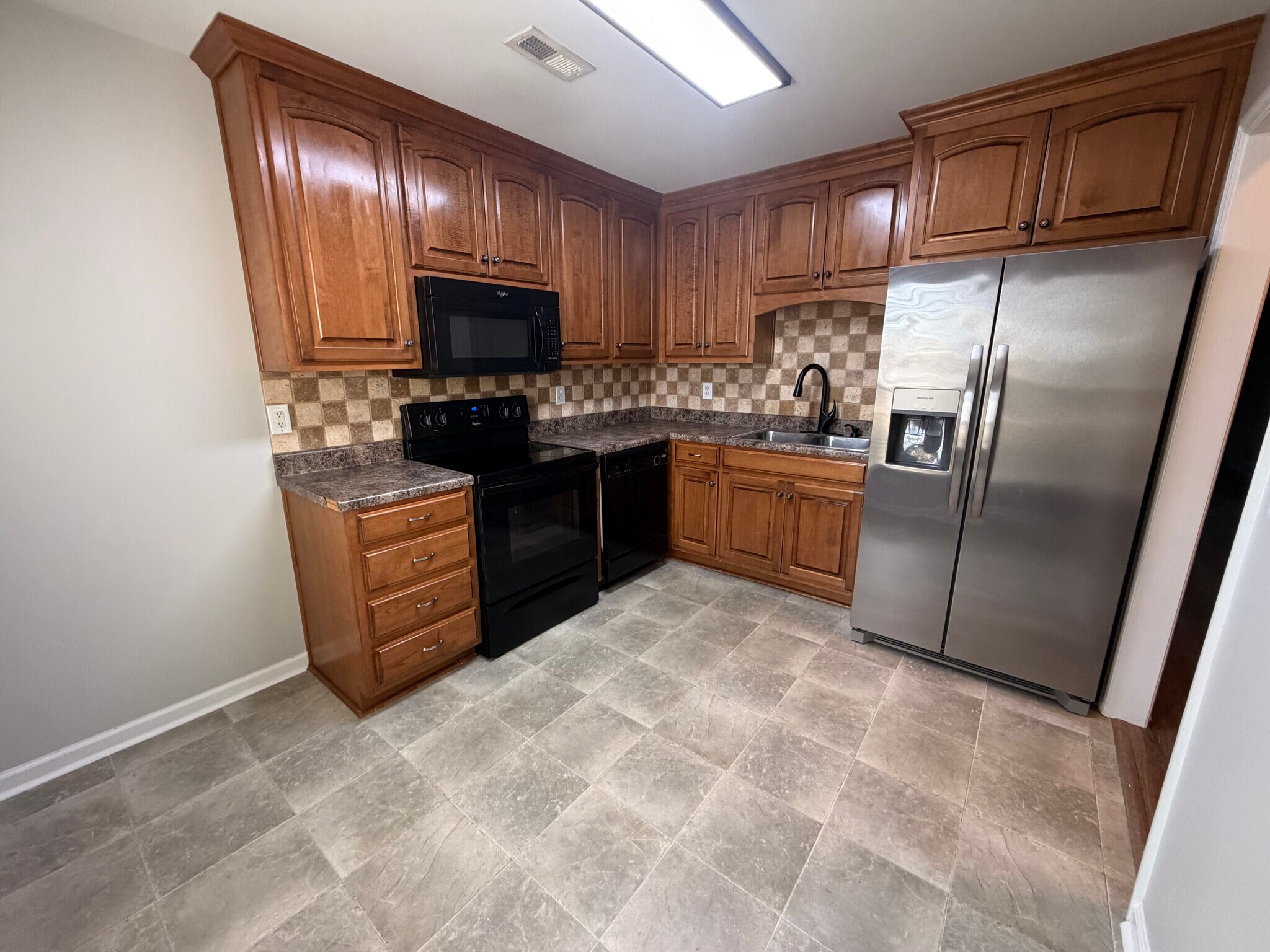 Building Photo - 452 Banyon Rd