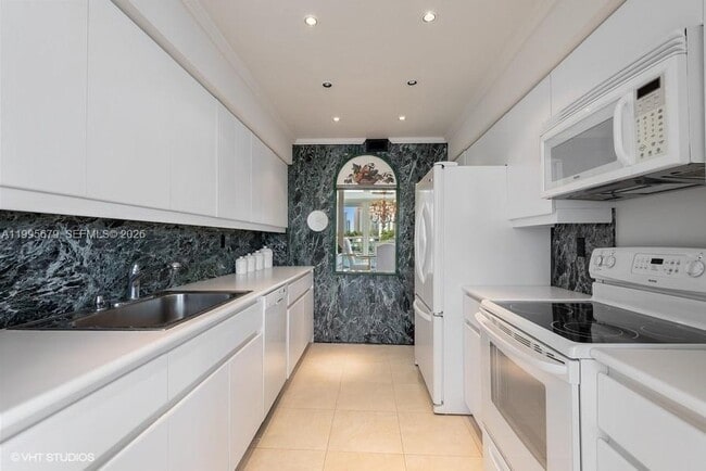 Building Photo - 19707 Turnberry Way