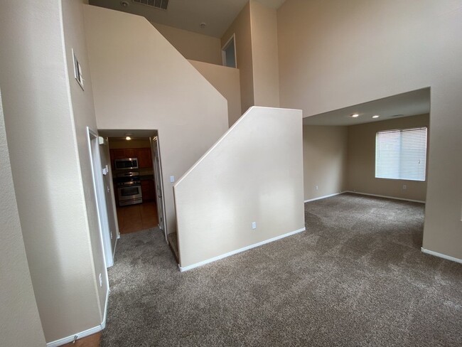 Building Photo - Stunning 3-bedroom, 2-bathroom rental