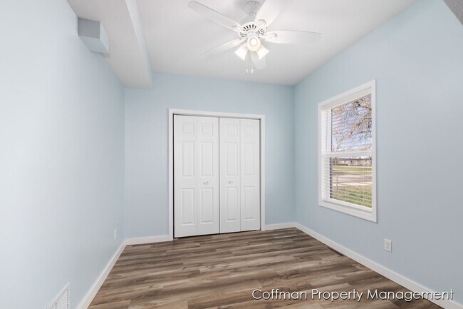 Building Photo - 4 Bed, 2 Full Bath Fully Remodeled Home