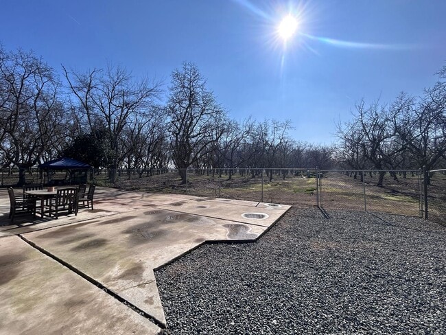 Building Photo - Country home - 3 bed 2 bath!