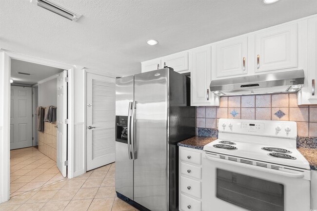 Building Photo - 2200 N Ocean Blvd