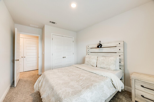 Building Photo - 1004 McLaren Cir