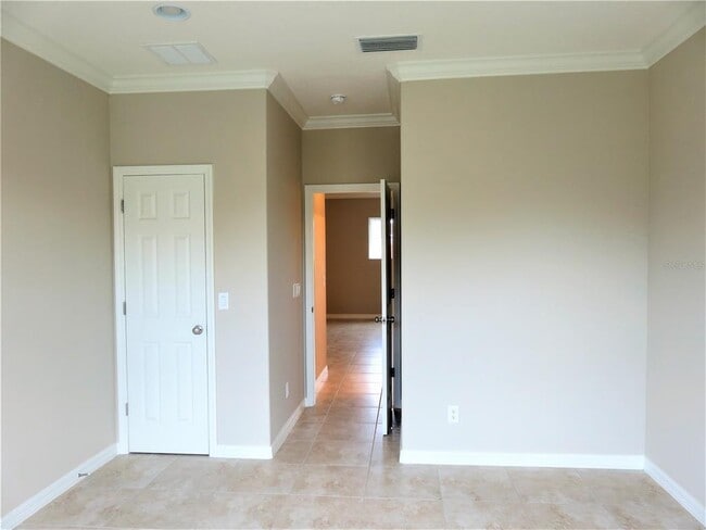 Building Photo - 8828 Tropical Palm Dr