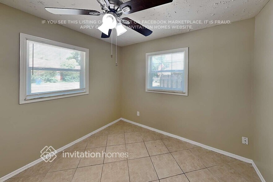 Building Photo - 923 38th St W