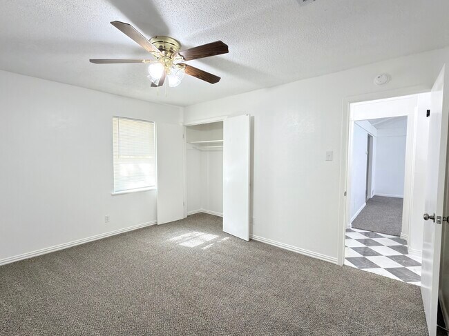 Building Photo - 302 Fair Oaks Blvd