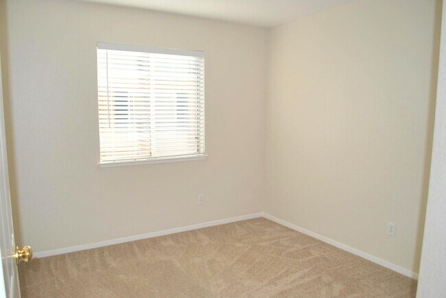 Building Photo - REDUCED ! Bright & Modern Townhouse in Beautiful Danville! Close to Blackhawk Plaza!