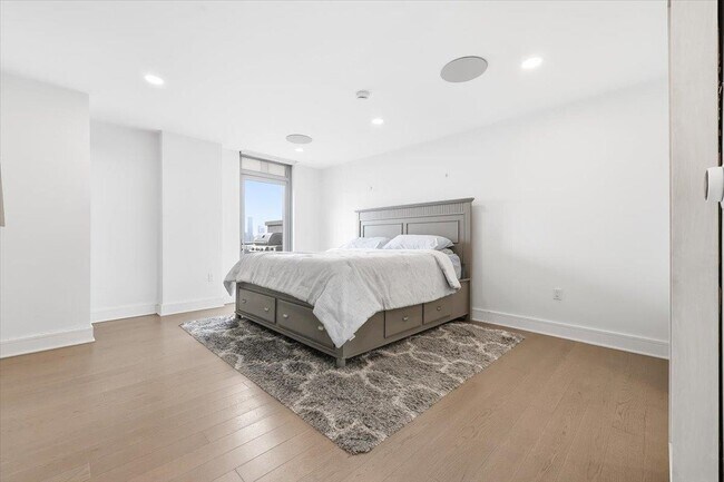 Building Photo - 9 Ave at Port Imperial