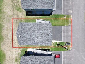 Building Photo - 1032 Sunset Cir