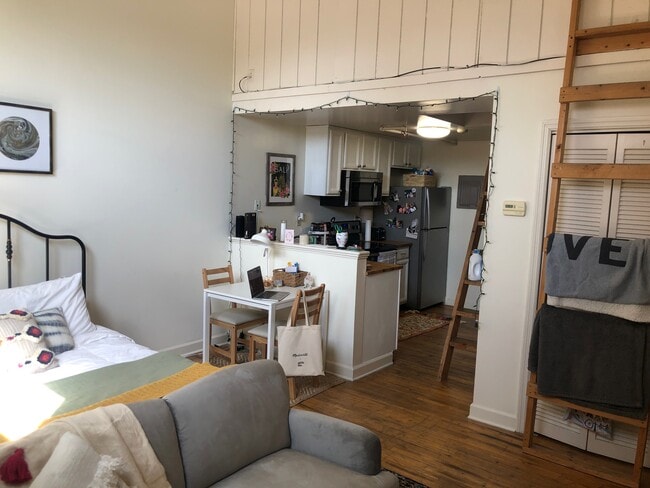 Building Photo - 400 E Clayton St