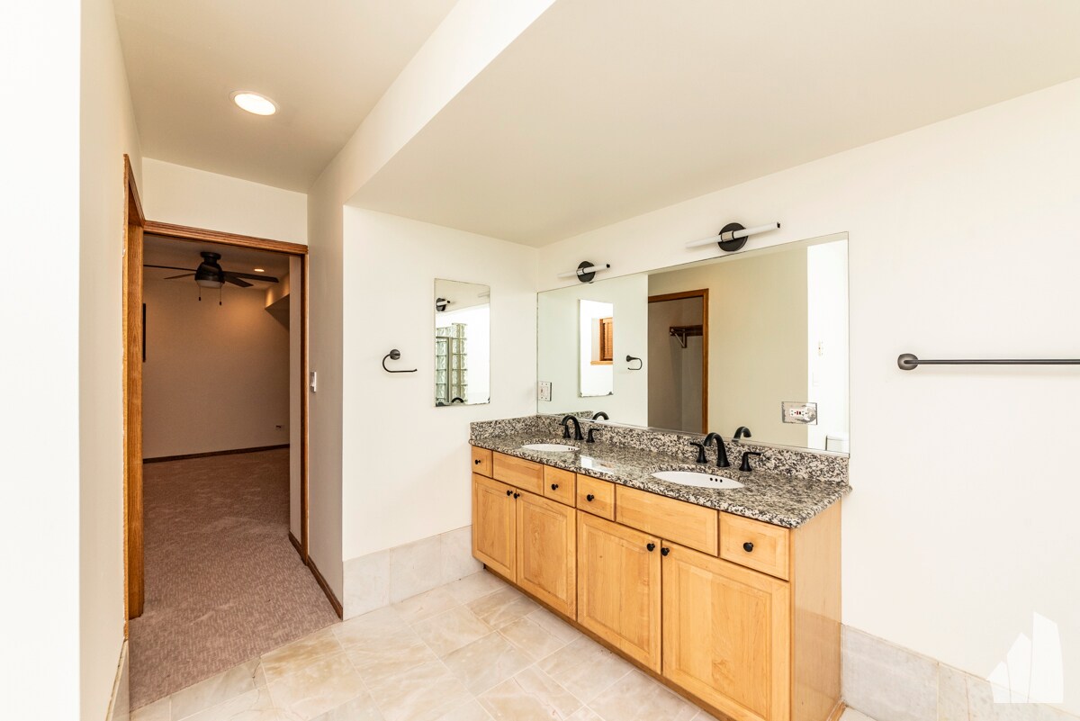 Building Photo - 4625 N Dover St