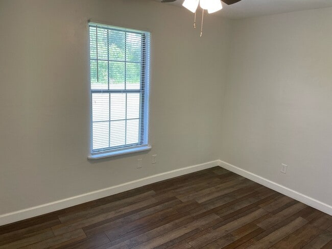 Building Photo - 2071 Little River Ln