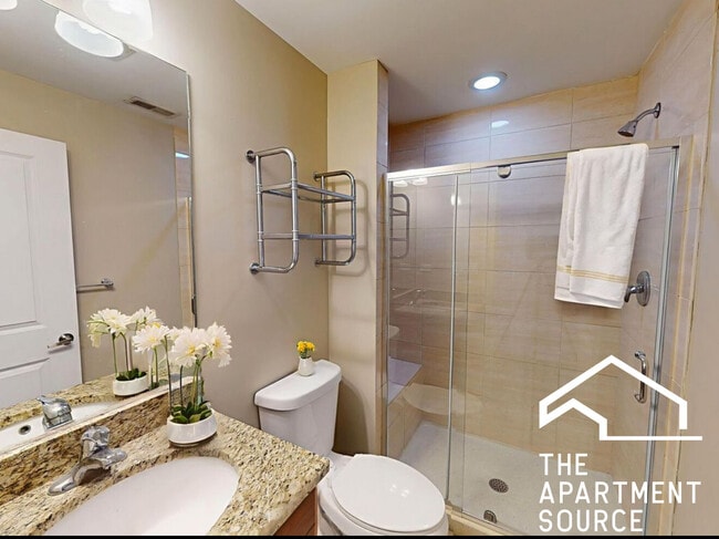 Building Photo - 1342 W Randolph St