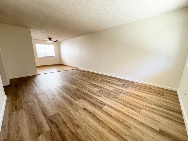 Building Photo - Beautiful First floor 3 bedroom Rose Park ...