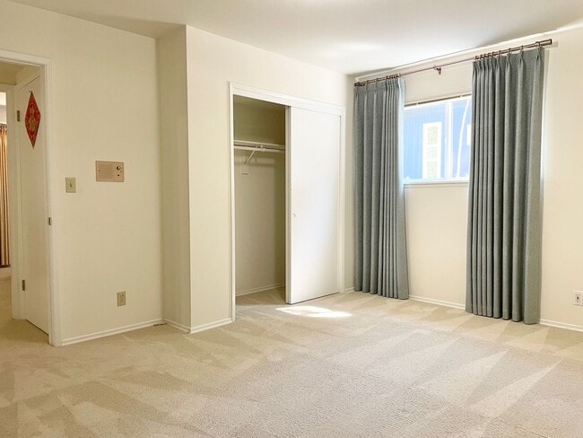 Building Photo - Beautifully Remodeled 5 Bed 2.75 Bath Home in Eastgate