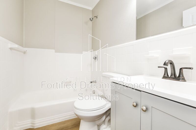 Building Photo - 511 Saunders Pl