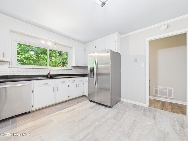 Building Photo - 6515 Pleasant Pines Dr