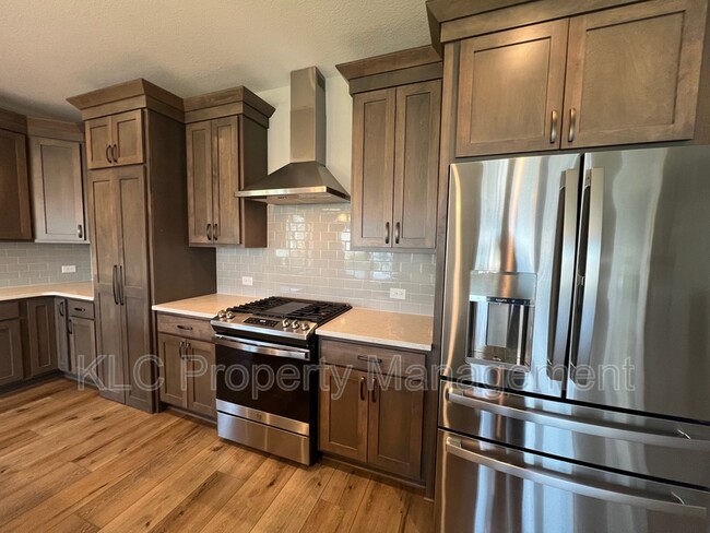 Building Photo - 2850 Sunflower Dr