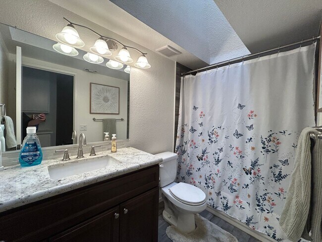 Building Photo - Beautiful 3 Bedroom 2 Bath Home in Redlands!