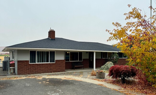 Building Photo - 3 Bedroom Home in West Valley! $200 off se...