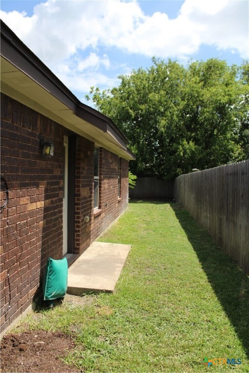 Building Photo - 621 Paseo del Plata Dr