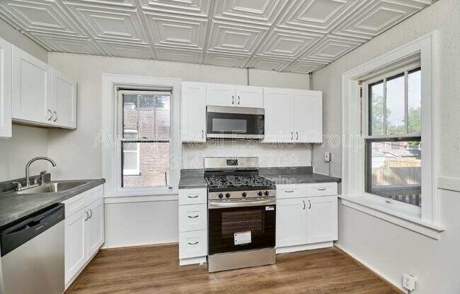 Building Photo - 5021 Ray Ave