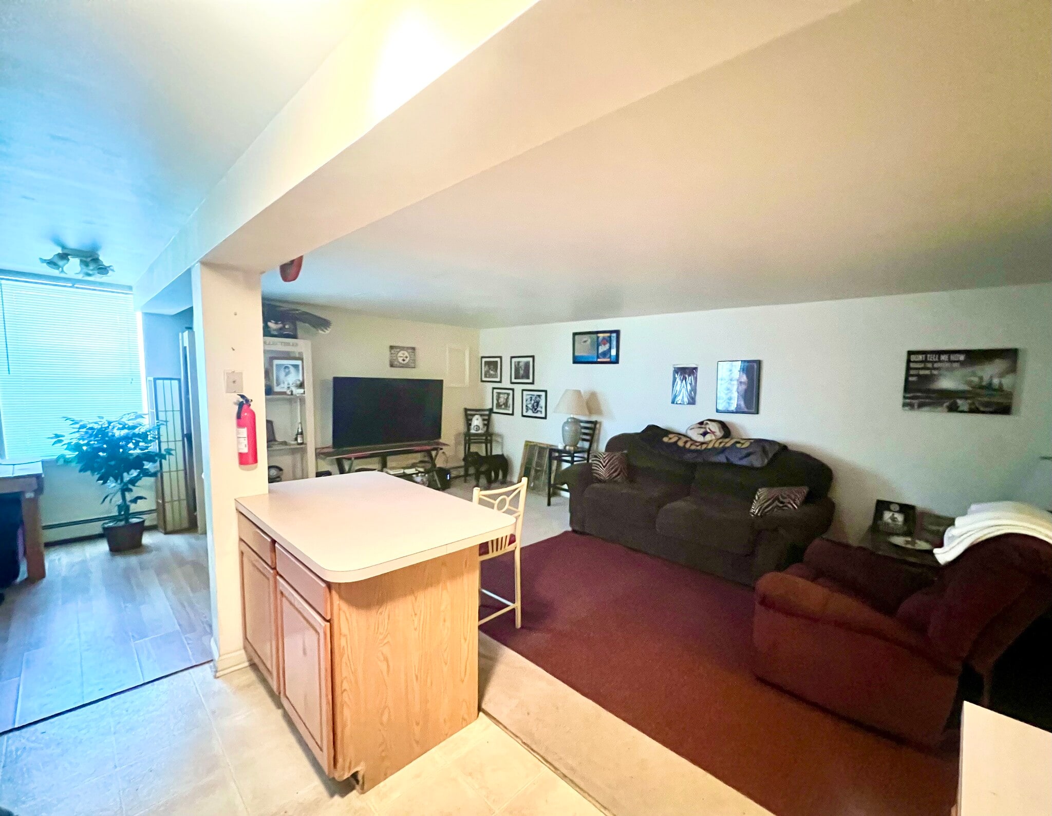 Building Photo - 215 Hill Dr
