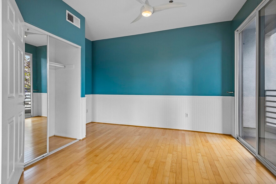 Building Photo - 1643 6th Ave