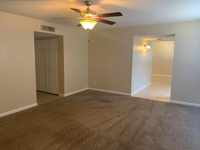 Building Photo - Great 3 bedroom 2 bath home