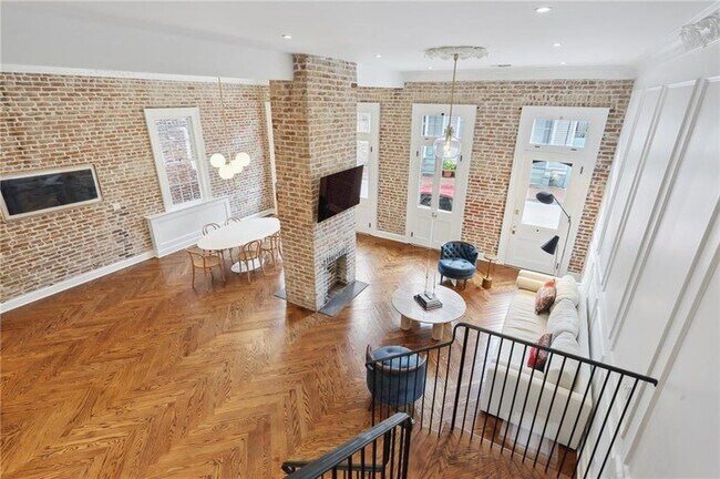 Building Photo - 810 Bourbon St