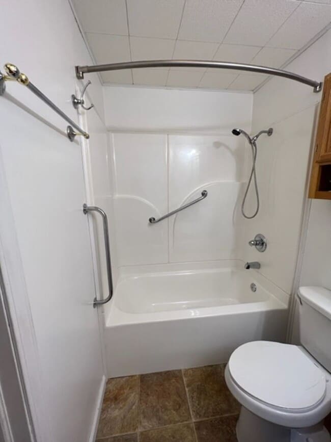 Building Photo - 2BR house near CofO!!!