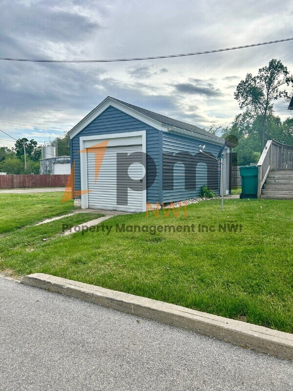 Building Photo - 1302 2nd St
