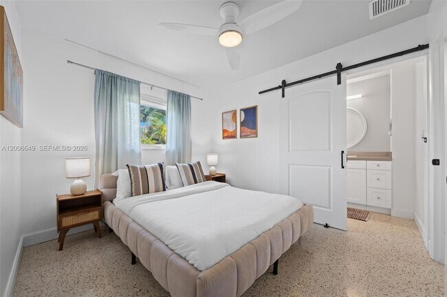 Building Photo - 930 N 11th Ct