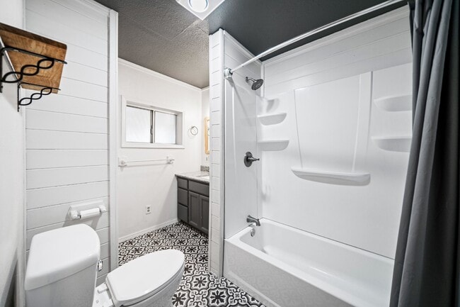 Building Photo - Adorable and clean country property locate...