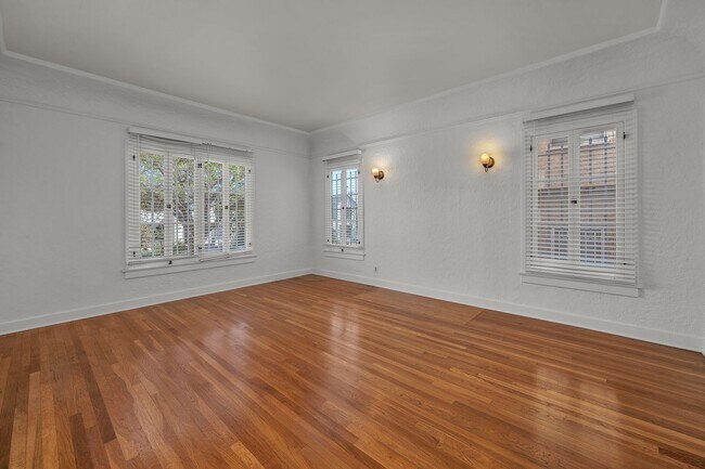 Building Photo - Large 2 bedroom unit