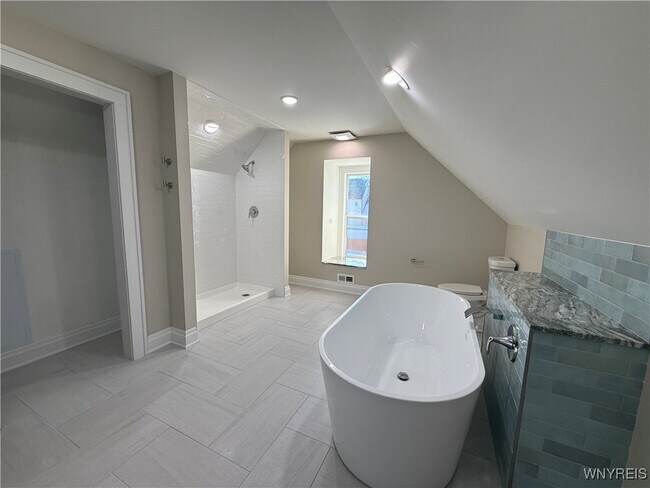 Building Photo - 336 Germania St