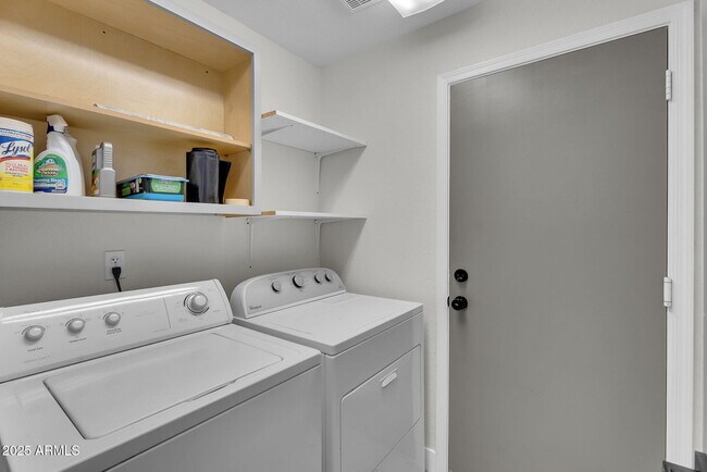 Building Photo - 6245 E Star Valley St