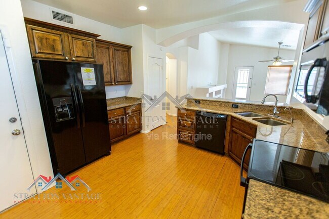 Building Photo - 8039 W Alex Ave