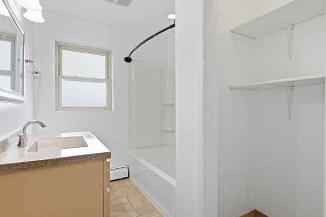Building Photo - 2726 N Nordica Ave