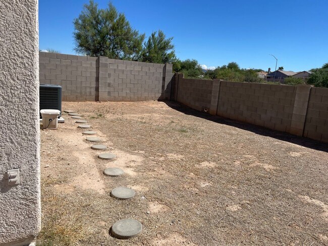 Building Photo - Rita Ranch Charmer 3Bdm 2Ba home, availabl...