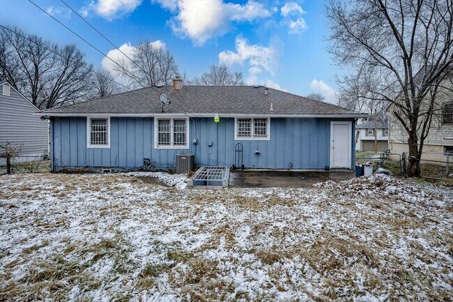 Building Photo - 3828 E 72nd Terrace