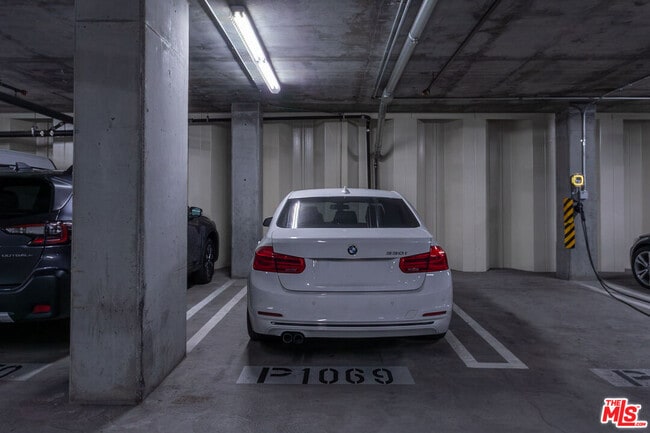 Building Photo - 1155 S Grand Ave