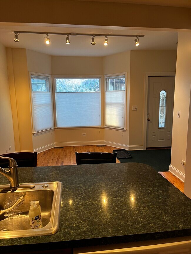 Building Photo - 4848 W Medill Ave