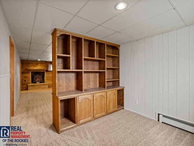Building Photo - Charming 3-Bedroom Home on 2 Acres with Fr...