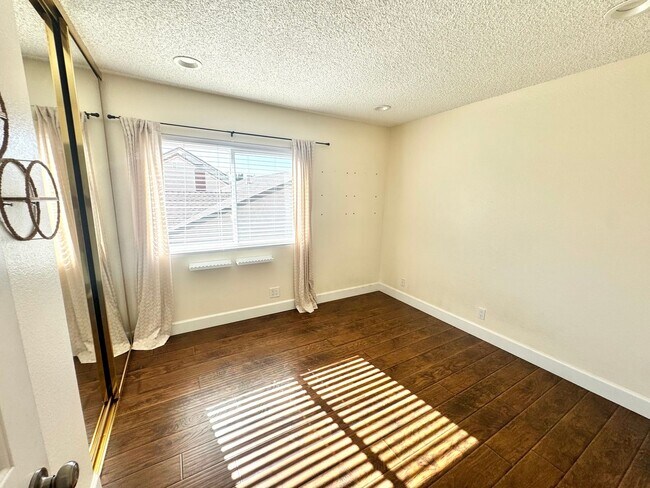 Building Photo - Rare opportunity spacious remodeled Camarillo Home on cul-de-sac with Electricity included!