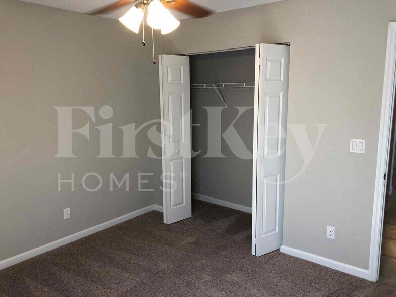 Building Photo - 1773 SW Cannon Ave